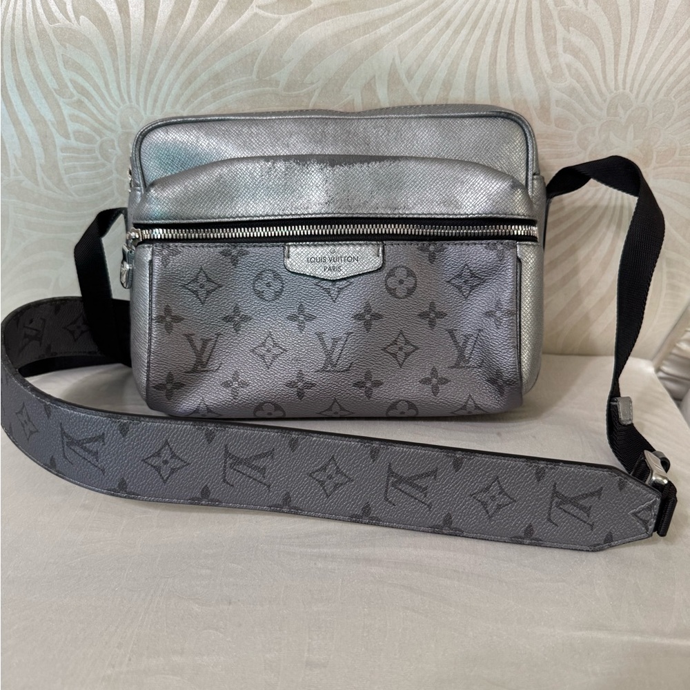 Louis Vuitton Silver Messenger Bag with Monogram Pattern